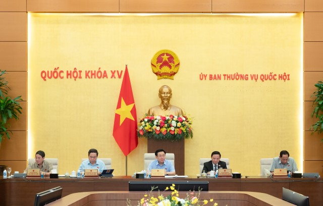 ỦY BAN THƯỜNG VỤ QUỐC HỘI HOÀN THÀNH VIỆC CHO Ý KIẾN ĐỂ HOÀN THIỆN CÁC DỰ ÁN LUẬT, NGHỊ QUYẾT SẼ TRÌNH QUỐC HỘI XEM XÉT THÔNG QUA TẠI KỲ HỌP THỨ 5